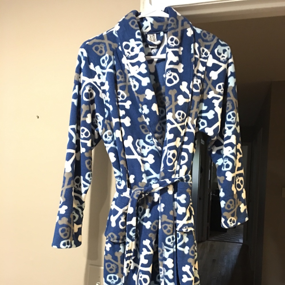 Youth skull & cross bone fleece robe